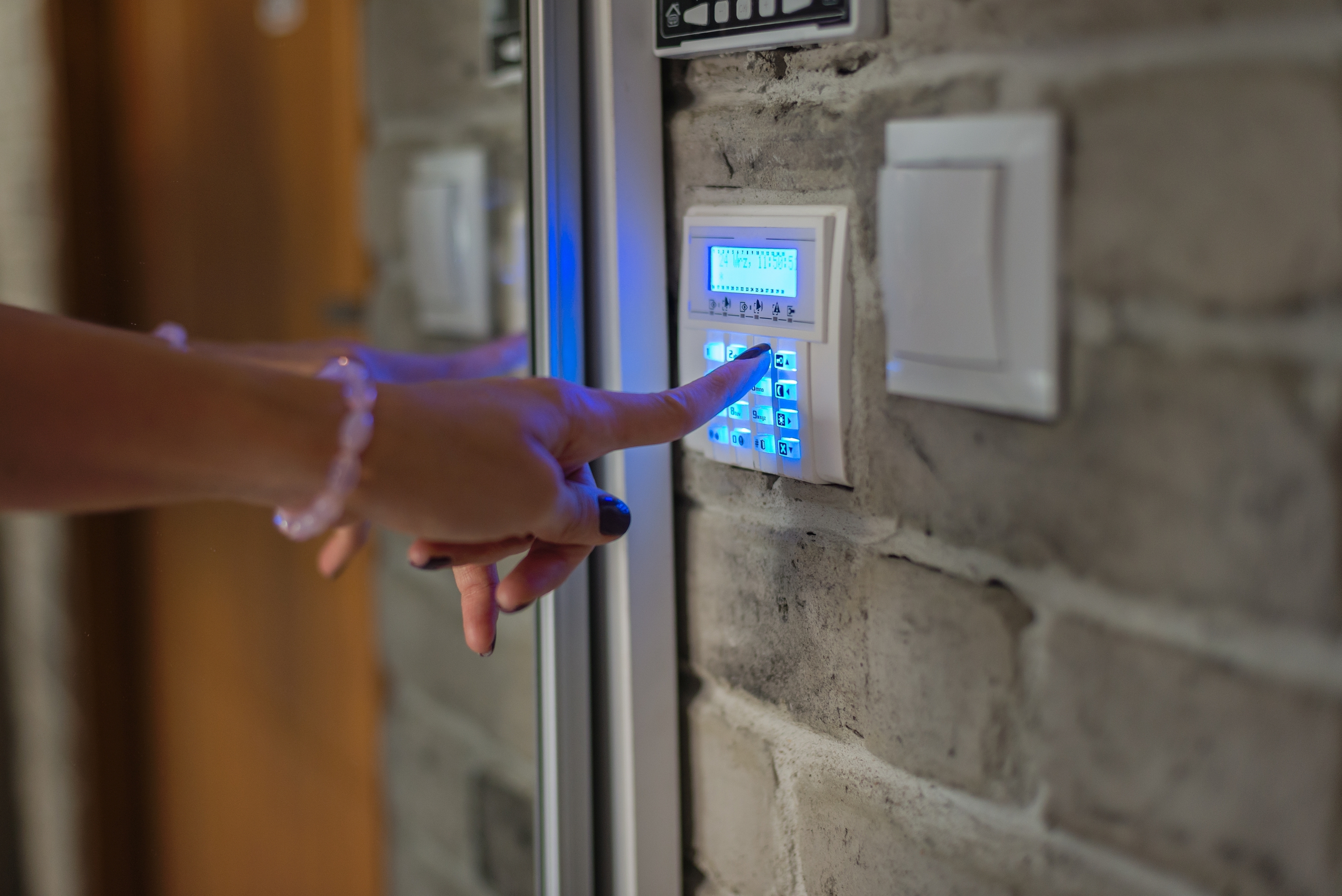 All of our monitored home security systems include professional 24/7 monitoring, ensuring help is on the way the moment it's needed.
