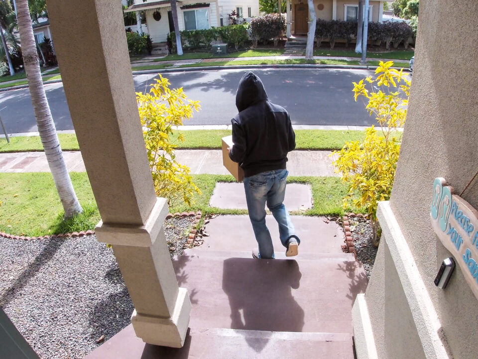 Charleston Package Theft Alert: Downtown Charleston Sees Uptick—How Smart Cameras and Door Sensors Can Help