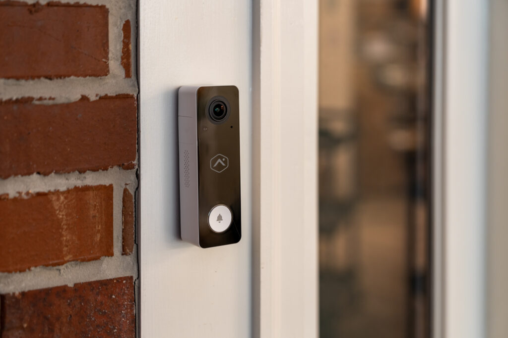 Visual of door camera to fend off intruders or thieves