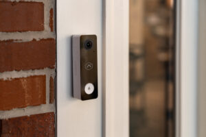 Visual of door camera to fend off intruders or thieves
